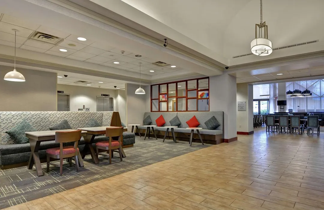 Hampton Inn & Suites Newark-Harrison-Riverwalk-1